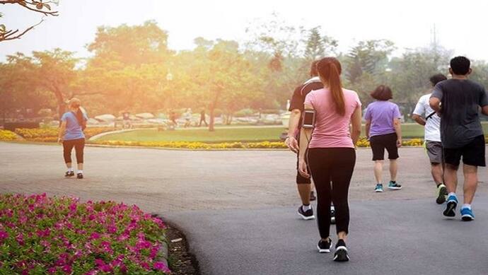 Research: हेल्दी रहने के लिए  पैदल चलना है सबसे ज्यादा फायदेमंद