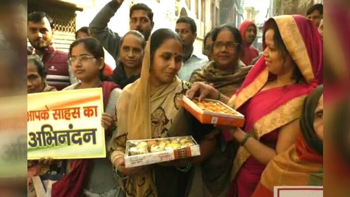 हैदराबाद एनकाउंटर के बाद PM मोदी के संसदीय क्षेत्र में जश्न, महिलाएं बोलीं-अब टूटेगा रेपिस्टों का मनोबल