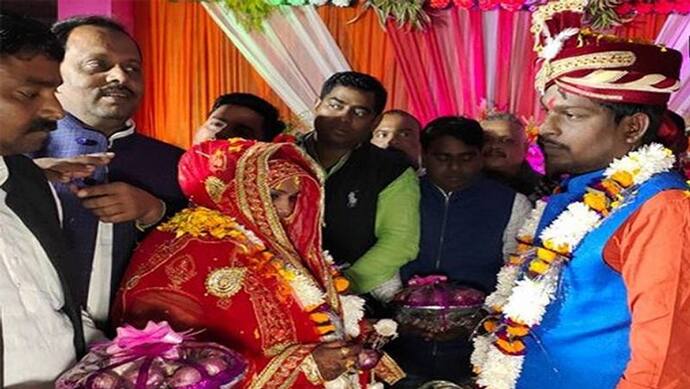PM मोदी के क्षेत्र में हुई अनोखी शादी, दूल्हा-दुल्हन ने प्याज की माला पहनाकर लिए सात फेरे