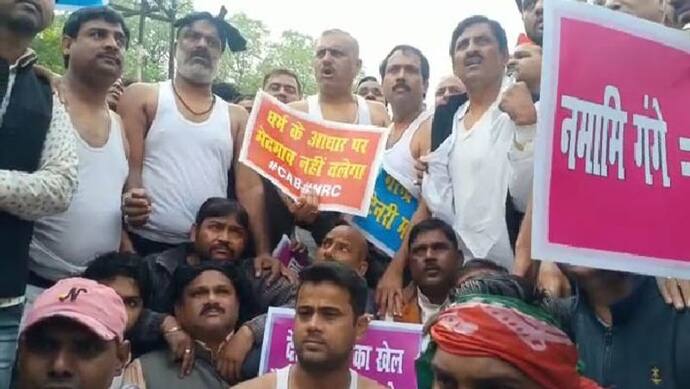पीएम  मोदी के कानपुर दौरे पर सपाइयों का विरोध प्रदर्शन, योजनाओं के नाम पर धांधली किए जाने का आरोप