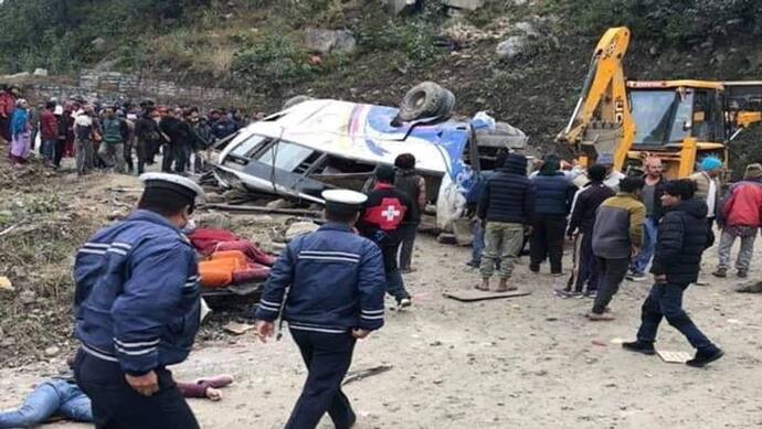 नेपाल: बस दुर्घटना में 14 लोगों की मौत, मरनेवालों में 3 मासूम बच्चे भी
