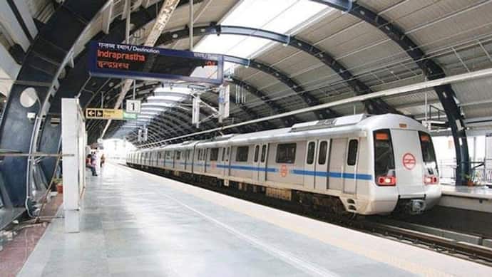 नागरिकता कानून का विरोध: दिल्ली के 14 मेट्रो स्टेशनों के एंट्री-एग्जिट गेट किए गए बंद
