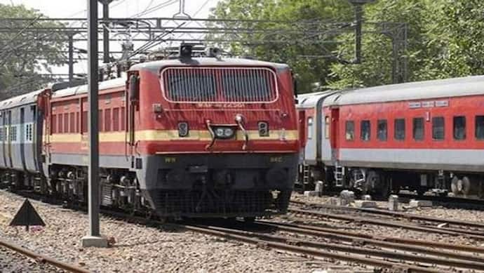 इंडियन रेलवे में निकली नौकरियां, जूनियर और सीनियर क्लर्क पदों पर होगी बहाली