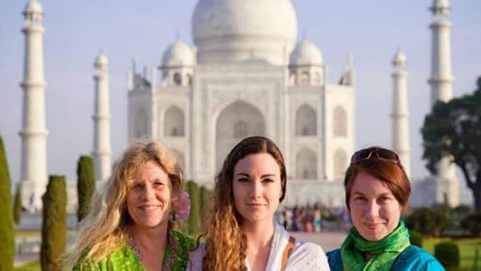CAA के खिलाफ प्रदर्शनों से भारत आने से कतरा रहे विदेशी पर्यटक, भारतीय भी कर रहे विदेशों का रुख