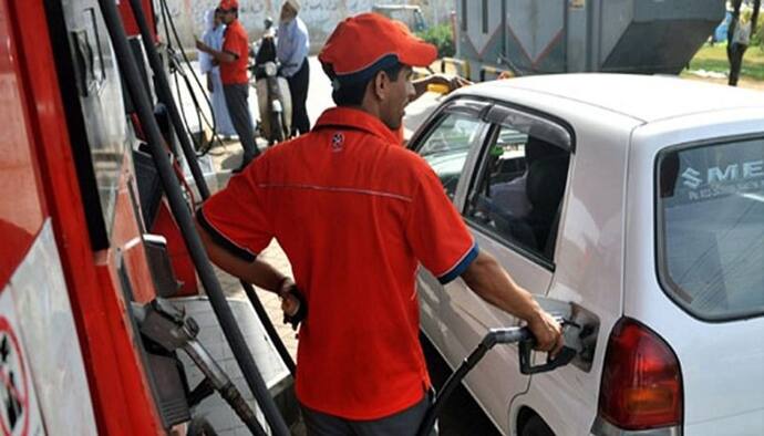 अब सरकार पेट्रोल, डीजल पर बढ़ा सकती आठ रुपए लीटर उत्पाद शुल्क, कानून में किया संशोधन