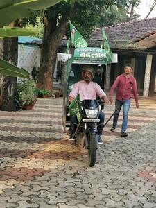 साइकिल पर लाउडस्पीकर बजा गलियों में किया प्रचार, झारखंड चुनाव में हीरो बने हेमंत सोरेन