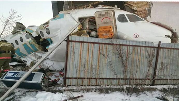 कजाकिस्तान : उड़ान भरते ही इमारत से टकराया विमान, 14 यात्रियों की मौत, 35 घायल