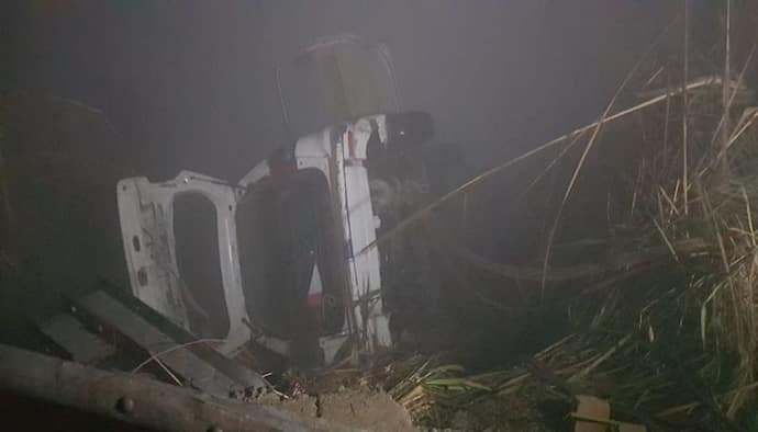 कोहरे के कारण नहर में गिरी कार, एक ही परिवार के 6 लोगों की मौत