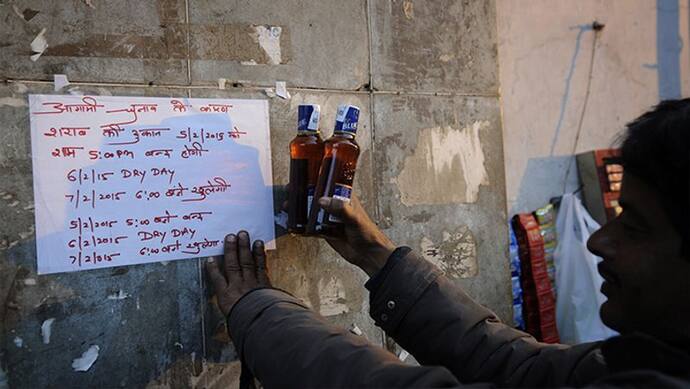 दिल्ली में नहीं थम रहा अवैध शराब, नकदी और हथियारों का दौर, चुनाव से पहले पुलिस मुस्तैद