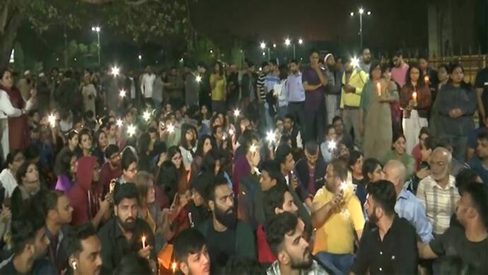 JNU हिंसाः देशभर में छात्रों का हाहाकार, जारी है प्रदर्शनों का दौर, सोनिया ने कहा, मोदी सरकार ने कराया हमला