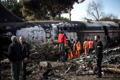 यात्रियों के शरीर के हुए चिथड़े, कपड़ों में बटोरना पड़ा...आग का गोला बन गिरे विमान की दर्दनाक Photos