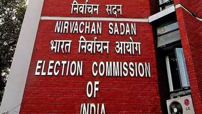 AAP ने चुनाव के लिए लगवाई थी होर्डिंग, तोड़ दी गई, EC जाकर की शिकायत