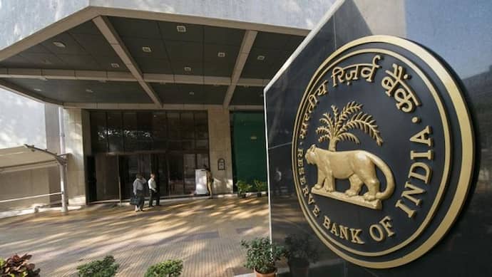 कोरोना के आर्थिक नुकसान से निपटने के लिए तैयार RBI, वित्तीय प्रणाली में 3.74 लाख करोड़ रुपए की नकदी डालेगा