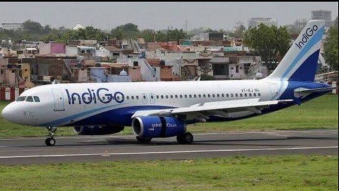 टैक्निकल खामी आने की वजह से मुंबई में उतरा इंडिगो का विमान