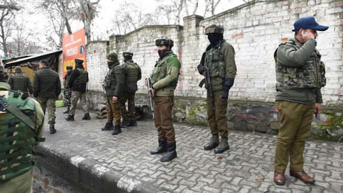 कश्मीर; सुरक्षाबलों ने शोपियां में मुठभेड़ में तीन आतंकी किए ढेर, एक घर में छिपे थे