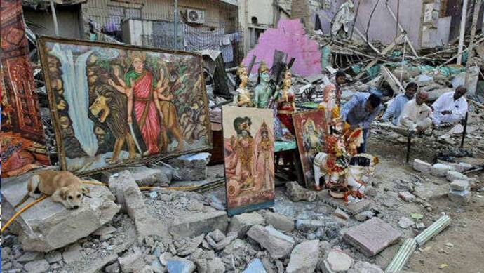 पाकिस्तान में कट्‌टरपंथियों ने मां दुर्गा की मूर्ति को तोड़ा, 10 दिन में दूसरे हिंदू मंदिर पर हुआ हमला