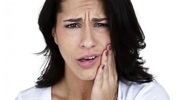 दांत और मसूड़ों में हो रहा हो दर्द तो इन 5 घरेलू उपायों से मिलेगी राहत