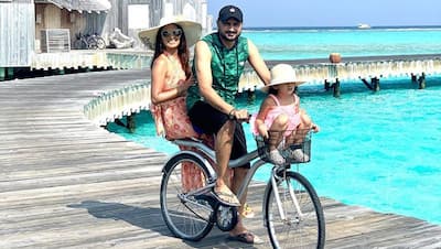 पत्नी और बेटी को साइकिल में बैठाकर घूमते दिखे हरभजन, मालदीव में ले रहे छुट्टियों का मजा