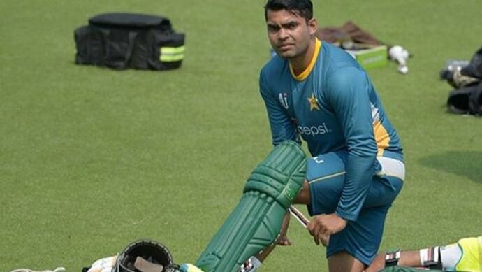 फिटनेस टेस्ट में फेल होने के बाद पाकिस्तानी बल्लेबाज ने उतारे कपड़े, बोला बताओ कहां है चर्बी ?