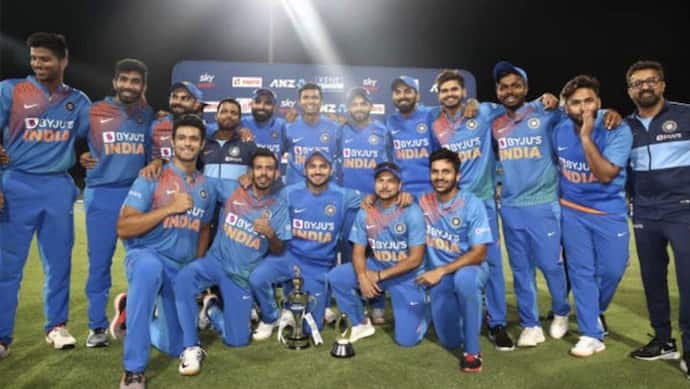 भारतीय टीम के न्यूजीलैंड में क्लीन स्वीप करने पर दिग्गज क्रिकेटरों समेत क्रिकेट जगत ने दी बधाई