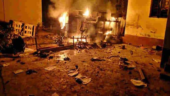 हिरासत में मौत की अफवाह, गांववालों ने थाने में लगाई आग, कागजात समेत धू धूकर जल गई गाड़ियां