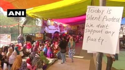 दिल्ली में चुनाव के नतीजे आने के बाद प्रदर्शनकारियों का मौन धरना, किसी के साथ नहीं शाहीनबाग
