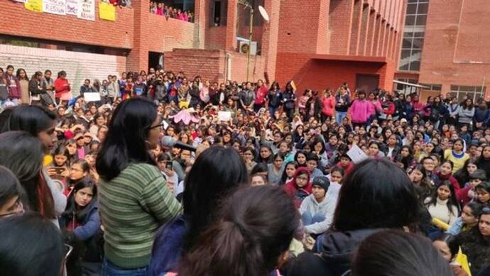 लड़कियों को छूने की कोशिश, गंदी हरकते कर रहे थे...गार्गी कॉलेज में दुर्व्यवहार करने वाले सभी गिरफ्तार