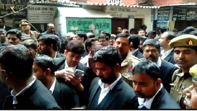 लखनऊ कोर्ट में बमबाजी: साथी वकील ने बताया पलक झपकते ही होने लगे धमाके, दो तरफ से घेर कर मारने की कोशिश