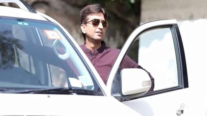 घर के बाहर से चोरी कुमार विश्वास की करीब 30 लाख की कार, सीसीटीवी फुटेज खंगाल रही पुलिस