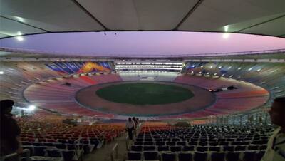 वर्ल्ड के सबसे बड़े क्रिकेट स्टेडियम की Inside PHOTOS, एक साथ बैठ सकते हैं 1.10 लाख दर्शक