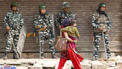 भीड़ ने कपड़े फाड़े, बेटी के साथ छेड़छाड़ की; दिल्ली हिंसा की सबसे वीभत्स तस्वीर