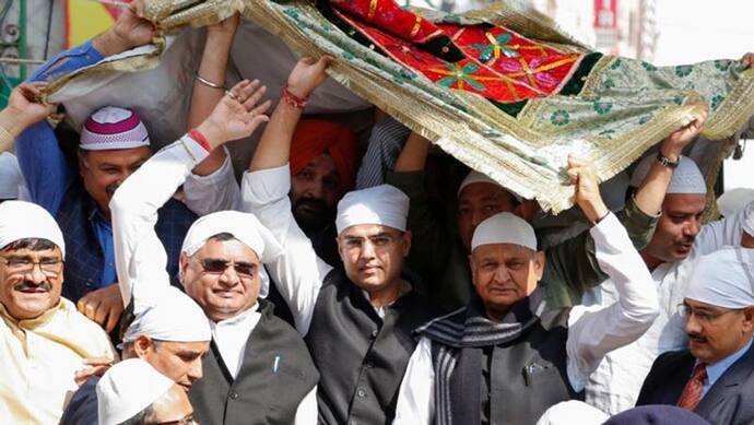 कांग्रेस अध्यक्ष सोनिया गांधी की ओर से ख्वाजा दरगाह में पेश की गई चादर, खुशहाली और भाईचारा की मांगी दुआएं