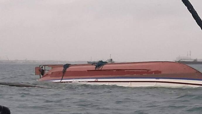 मौसम खराब होने से प्रवासियों को लेकर जा रही नाव डूबी, 45 सवार लापता