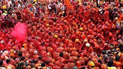 कान्हा की नगरी में शुरू हुई रंगीली होली, बांकेबिहारी के साथ होली खेलेंगे हजारों भक्त