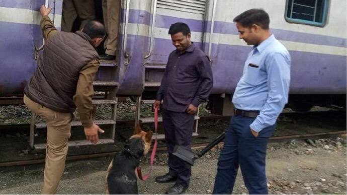 गाजीपुर-प्रयाग डेमू ट्रेन की बोगी में धमाका,चार यात्री घायल, जांच में ये बातें आ रहीं सामने