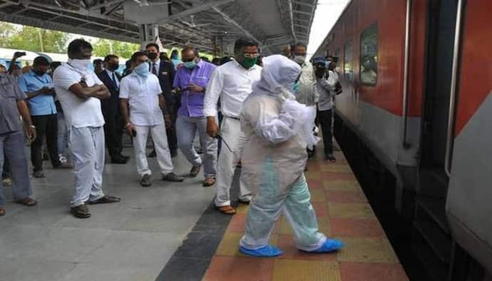 ट्रेन से छुपकर दिल्ली जा रहा था कोरोना का संदिग्ध, आइसोलेशन मार्क दिखने पर TTE ने उतारा