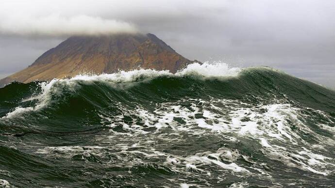massive 7 5 earthquake hits russian island tsunami warning during corona outbreak kpt