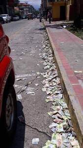 Fact Check. इटली के अमीरों ने सड़कों पर फेंके नोट, कोरोना त्रासदी देख बोले ये दौलत किसी काम की नहीं