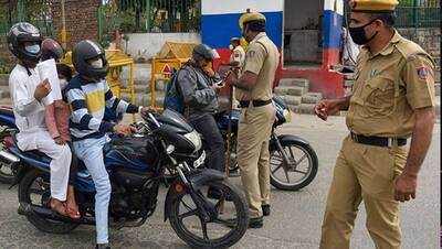कोरोना वरियर्सः15 घंटे की ड्यूटी, 10 दिन से नहीं गए घर, लॉकडाउन में कुछ इस तरह डटी है दिल्ली पुलिस