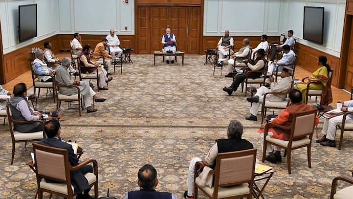 कोरोना से जंगः PM मोदी ने संभाला है मोर्चा, मंत्रियों को बताया कैसे दुनिया में बेहतर हैं भारत की स्थिति