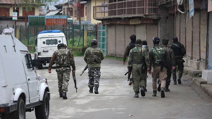 जम्मू कश्मीर: घात लगाए आतंकियों ने सीआरपीएफ टीम पर किया हमला, 3 जवान शहीद