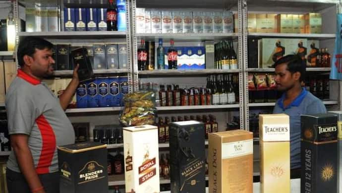 लॉकडाउन के बीच मोदी सरकार ने दी आज से सभी दुकानों को खोलने की छूट, शराब को लेकर लिया गया यह निर्णय