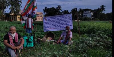 কৃষকদের 'বঞ্চনা', কেন্দ্রের বিরুদ্ধে মাথা কামিয়ে অবস্থান বিক্ষোভে তৃণমূল নেতা
