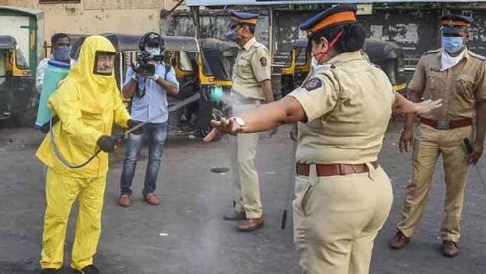 कोरोना से 3 दिन में 3 पुलिसकर्मियों की मौत, मुंबई में 55 साल से अधिक उम्र के पुलिसवालों को दिया पेड लीव