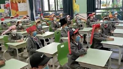 3 महीने बाद चीन में खुले स्कूल-कॉलेज, बच्चों को कोरोना से बचाएगी यूनिफॉर्म में शामिल हुई ये खास टोपी