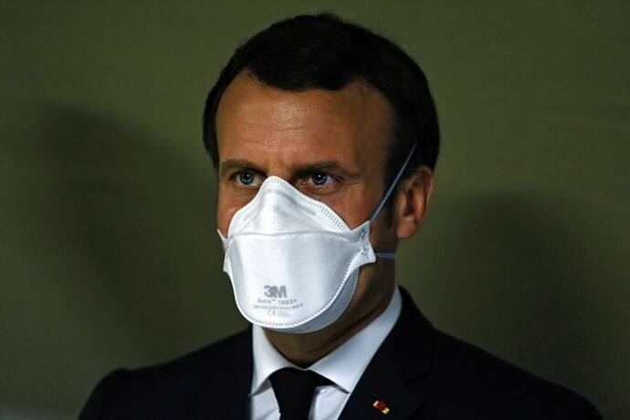 फ्रांस के राष्ट्रपति इमैनुएल मैक्रों पर अब किसी ने फेंका अंडा, आरोपी 'लांग लिव रेव्यूलेशन' का नारा लगाता रहा