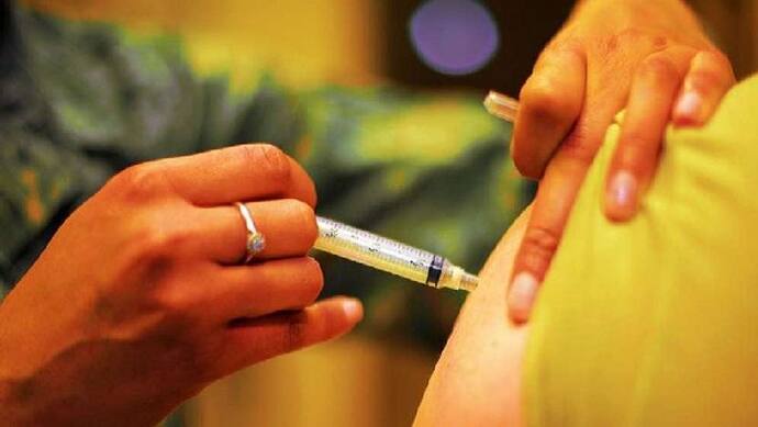 आज से यूपी के 45 जिलों में टीकाकरण शुरू, इन 18 जिलों में इस कारण है रोक