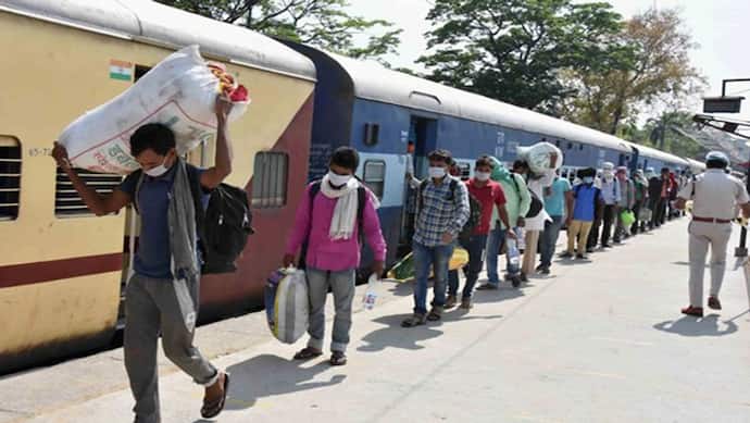 प्रवासी श्रमिकों से लिया गया ट्रेन का किराया, विपक्षी दलों ने साधा सरकार पर निशाना