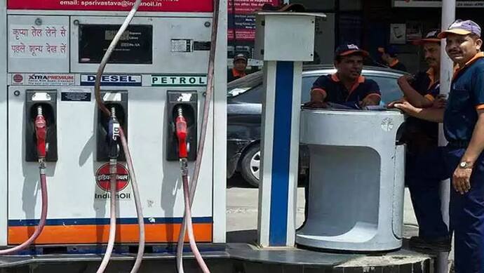 दिल्लीवासियों को महंगाई का झटका; सरकार ने बढ़ाया दाम, पेट्रोल 1.67 रु. तो डीजल 7.10 रु. प्रति लीटर महंगा