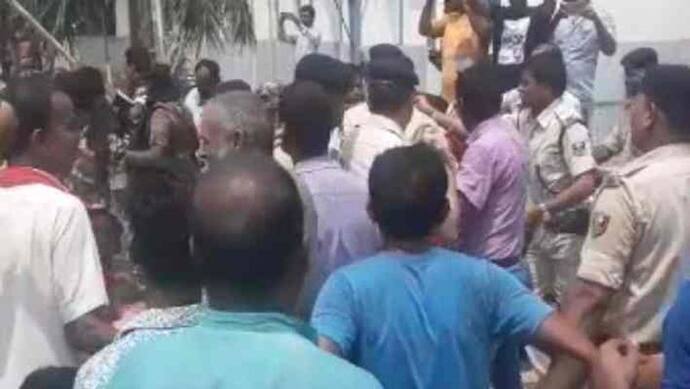 बिहारः ड्यूटी पर तैनात डॉक्टर को पुलिस ने चैंबर से खींच कर पीटा, रेप के आरोपियों के साथ थी पुलिस